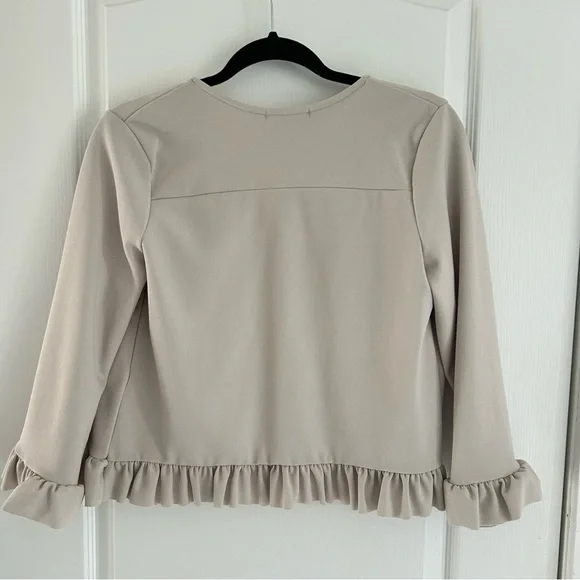 Beige Ruffle Blazer Jacket / Size 2 US - Picture 2 of 6